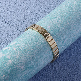 Bracelet chaîne en métal à la mode avec un design géométrique - simple et personnalisé.