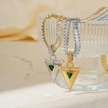 Элегантные латунные ожерелья с треугольными подвесками из зеленых кубических цирконий, идеально подходит для повседневной носки