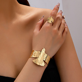 Conjuntos de brazaletes y anillos de aleación de águila para mujer