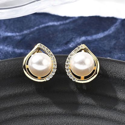 Серьги-гвоздики из латуни с микропаве из прозрачных кубических цирконий в форме капли, с пластиковой имитационной жемчужиной, стойки покрытие, без кадмия и без свинца
