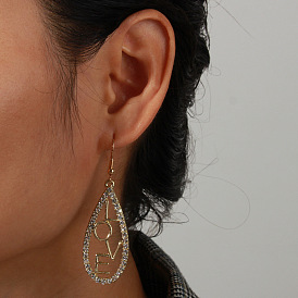 Boucles d'oreilles pendantes élégantes en forme de goutte d'eau, serties de clous d'oreilles en lettres creuses pour femmes