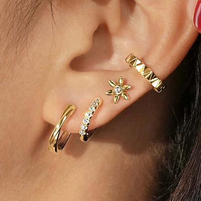 Élégantes boucles d'oreilles créoles en argent sterling et oxyde de zirconium transparent