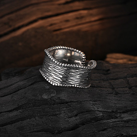 Vintage Thai Silver Ring with Irregular Striped Surface - Retro Style, Open Design.