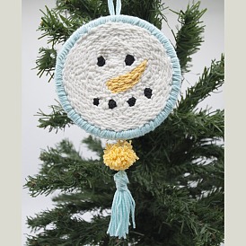 Punch Embroidery Starter Kit, Including Plastic Embroidery Hoop, Alloy Needle, Punch Needle Pen, Fabric, Felt, Threader, Water Removal Pen, Threader, Water Removal Pen and 4 Colors Threads, Snowman