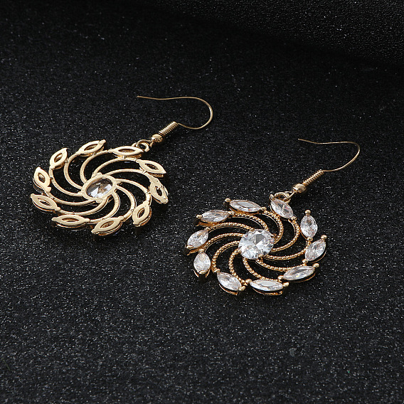 Серьги-подвески с цветочным латунным микропаве из прозрачных кубических цирконий