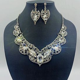 Комплекты ювелирных изделий из сплава синтетического кварца, включают серьги и ожерелья, сердце