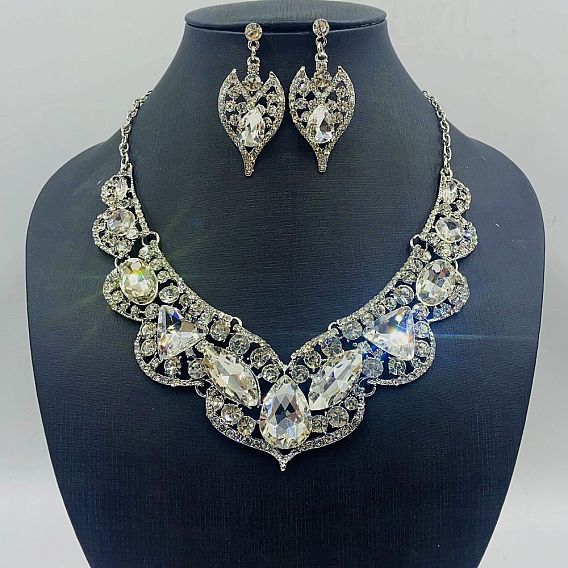 Комплекты ювелирных изделий из сплава синтетического кварца, включают серьги и ожерелья, сердце