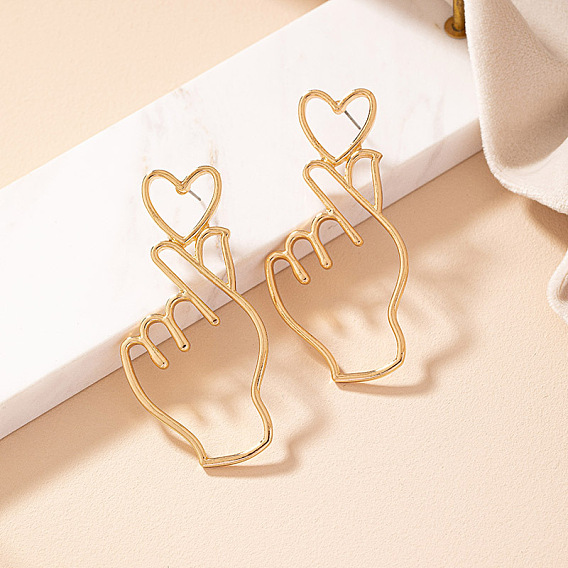 Серьги-гвоздики из сплава в форме сердца