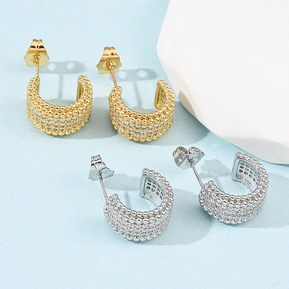 Серьги-гвоздики в форме буквы С с микропаве из прозрачного кубического циркония из латуни