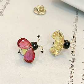Crystal Bee Mini Brooch Female Cute Exquisite Corsage Cardigan Neckline Accessories Summer Anti-light Buckle Pin
