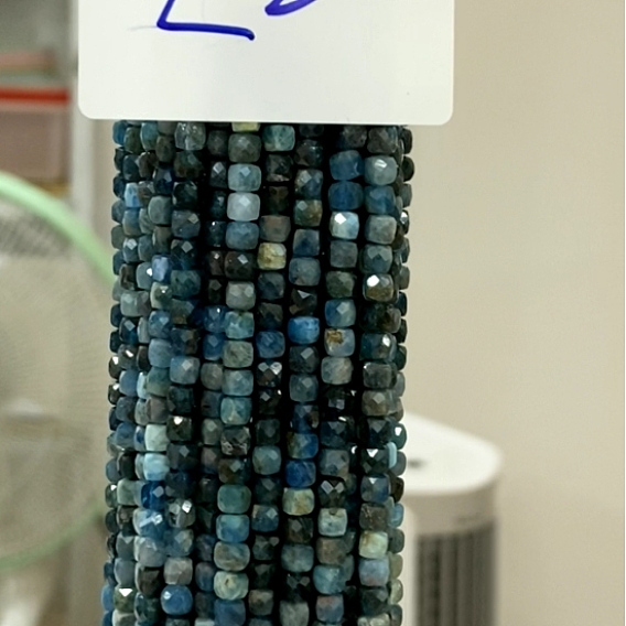 Природного апатита нитей бисера, кубические, граненые, класс А