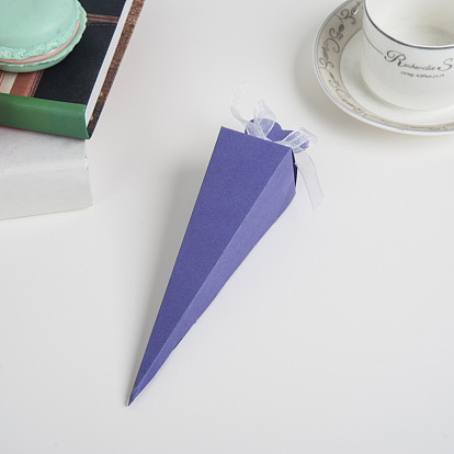Boîtes à bonbons pliantes en carton, boîte d'emballage de cadeau de mariage, avec ruban, triangle vertébral