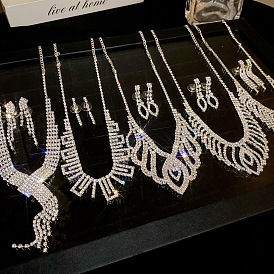 Комплекты украшений из латунных страз, комплект из колье и сережек