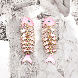 Серьги-гвоздики из сплава со стразами в форме рыбьей кости, с эмалью, золотые