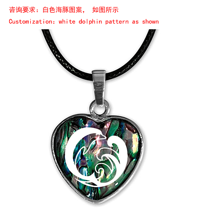 Pendentif coquille d'ormeau naturel / coquille paua, avec anses en laiton, charms coeur avec motif de dauphin blanc au laser