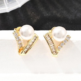 Круглые серьги-гвоздики из латуни с микропаве из прозрачных кубических цирконий, с пластиковой имитационной жемчужиной, без кадмия и без свинца