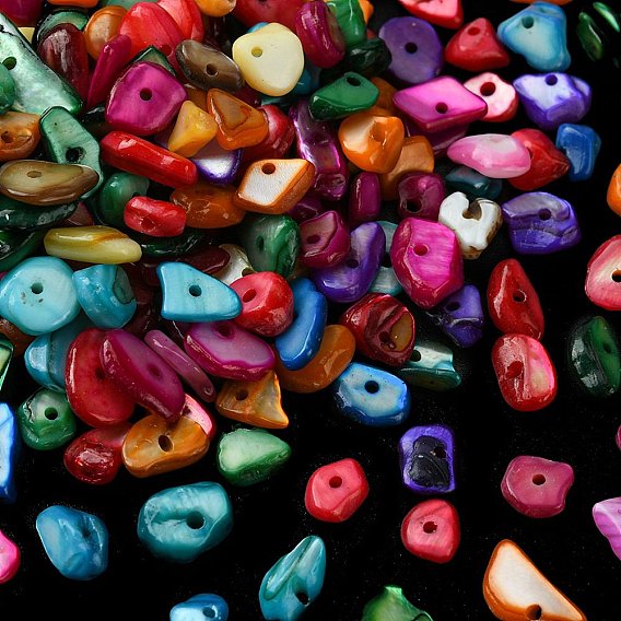 1 нити бусин-ракушек, окрашенных в натуральный цвет стружки, осколки оболочки