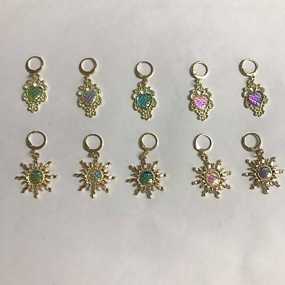 Alliage avec des marqueurs de points pendants en plastique, breloques créoles à levier au crochet, marqueur de point de verrouillage avec anneau de charme de verre de vin, coeur et soleil