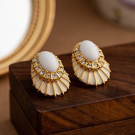Chic Retro French Style Earrings for Women - Elegant Vintage Ear Studs with Designer Flair and Luxe Appeal