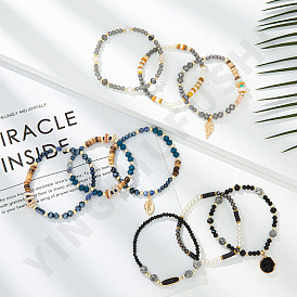 Bracelet minimaliste en résine perlée avec perles de cristal en trois couleurs pour femme