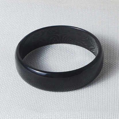 Пластиковые браслеты для женщин