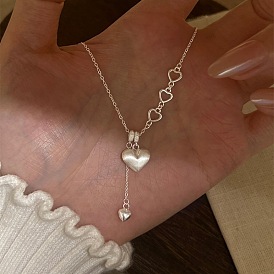 Женские кулоны-подвески в виде сердечек из прозрачного кубического циркония с микропаве из латуни.