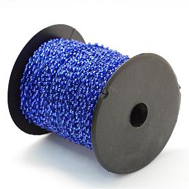 Argent bordée rocailles cordons, avec des câblés en polyester, avec des bobines de couleur aléatoire et des cordes en nylon, 2 mm, environ 100 mètres / rouleau
