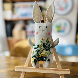 Diy conejo con kits de bordado de muñecas de flores, incluyendo tela de algodón impresa, hilo y agujas para bordar