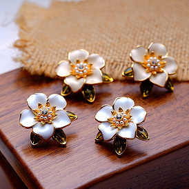Chic and Elegant Flower Earrings with Sparkling Zirconia Stones - Versatile, Personalized and Sophisticated Ear Jewelry