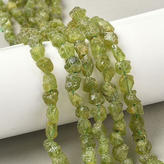 Необработанные грубые натуральные нити бусин перидота, самородки