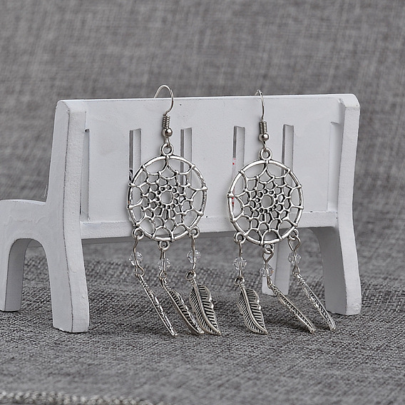 Серьги-подвески из сплава с перьями в виде плетеной паутины