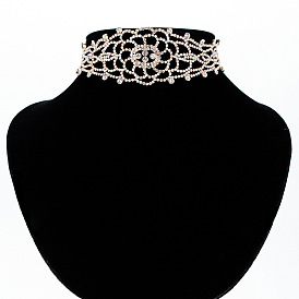 Sparkling Floral Necklace with Diamond and Hollow Design for Nightclub Fashion - N373