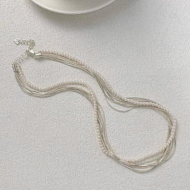 Delicate and Versatile Minimalist Necklace with a Sophisticated Collarbone Chain.