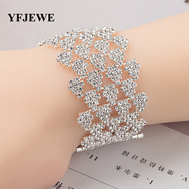 Fashion Crystal Bracelet with Diamond Inlaid - Stylish Jewelry for Hand Decoration.