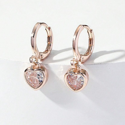 Серьги-кольца из латуни с прозрачным кубическим цирконием в форме сердца