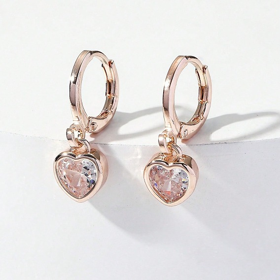Серьги-кольца из латуни с прозрачным кубическим цирконием в форме сердца