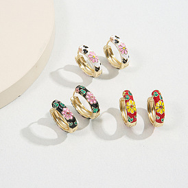 Simple Flower Earrings for Women - Minimalist Floral Ear Jewelry, Trendy and Elegant.