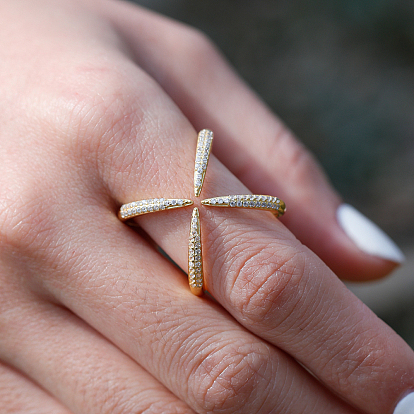 Elegante anillo de cruz de estrella abierta con circonita cúbica pavé de plata esterlina para mujer, perfecto para cualquier ocasión