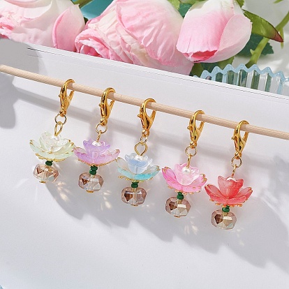 Стеклянные подвески в виде цветов, с акриловыми бусинами и застежками-карабами из цинкового сплава.