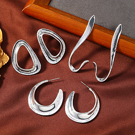 Элегантные асимметричные серьги-гвоздики из сплава, серебряные