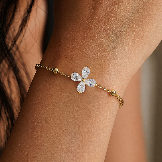 Bracelet en argent sterling serti de zirconiums cubiques transparents en forme de goutte d'eau, orné d'une fleur, idéal pour un cadeau décontracté au quotidien.