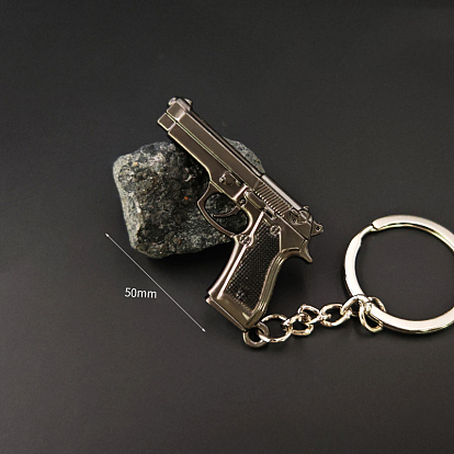 Llavero de aleación, amuleto de pistola, con anillos