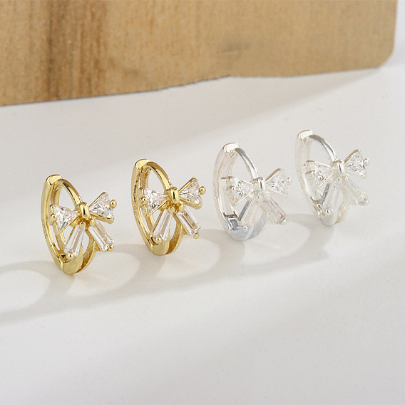 Серьги-кольца с бантом из латуни и кубическим цирконием