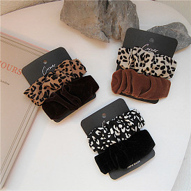 Leopard Print Plush Hair Clip for Girls - Cute and Stylish Hair Accessory.