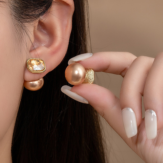 Круглые с прямоугольником серьги-гвоздики из сплава, с искусственным жемчугом и стеклом, золотые