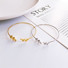 Stylish Leaf Bracelet for Women - Fashionable and Elegant Jewelry Accessory