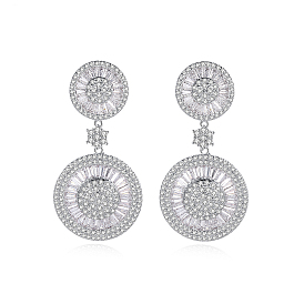 Плоские круглые серьги-гвоздики с подвесками из латунных кристаллов с микропаве из прозрачных кубических цирконий, платина