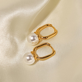 Pendientes versátiles de perlas de concha en forma de U de acero inoxidable chapado en oro 18k para mujer