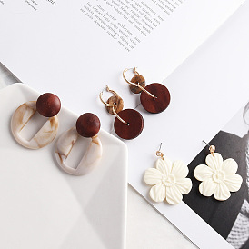 Chic Resin Floral Earrings with White Wood Circle - Street Style Must-Have!