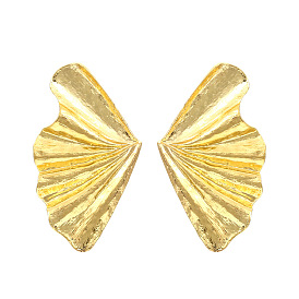 Fashionable Metal Ginkgo Leaf Earrings - Chic Retro Studs for Women's Elegant and Luxurious Style